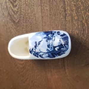 Sanford China Dutch shoe